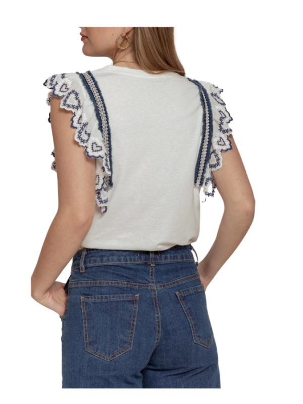 CAMISETA BORDADOS