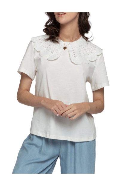 CAMISETA CUELLO VOLANTE