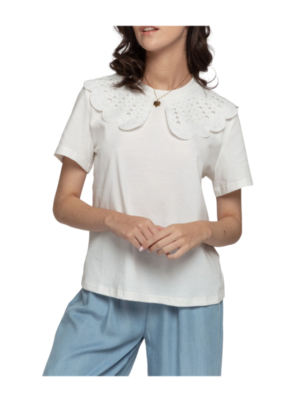 CAMISETA CUELLO VOLANTE